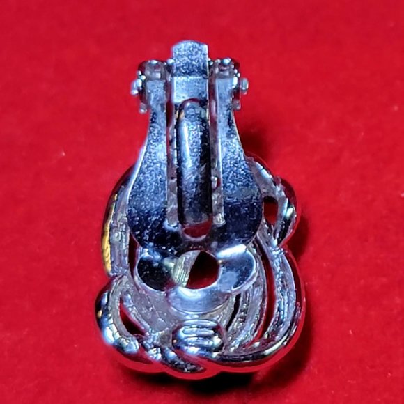 Love Knot Clip-On Earrings - Picture 4 of 4